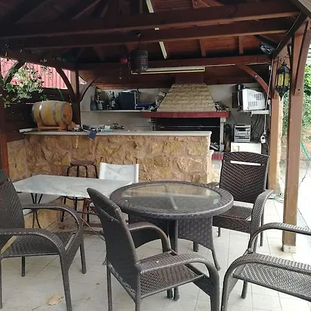 ξύλινο σπίτι στη βεροια Tagarochori